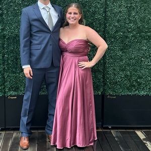 Gorgeous dress, dry cleaned - looks brand new